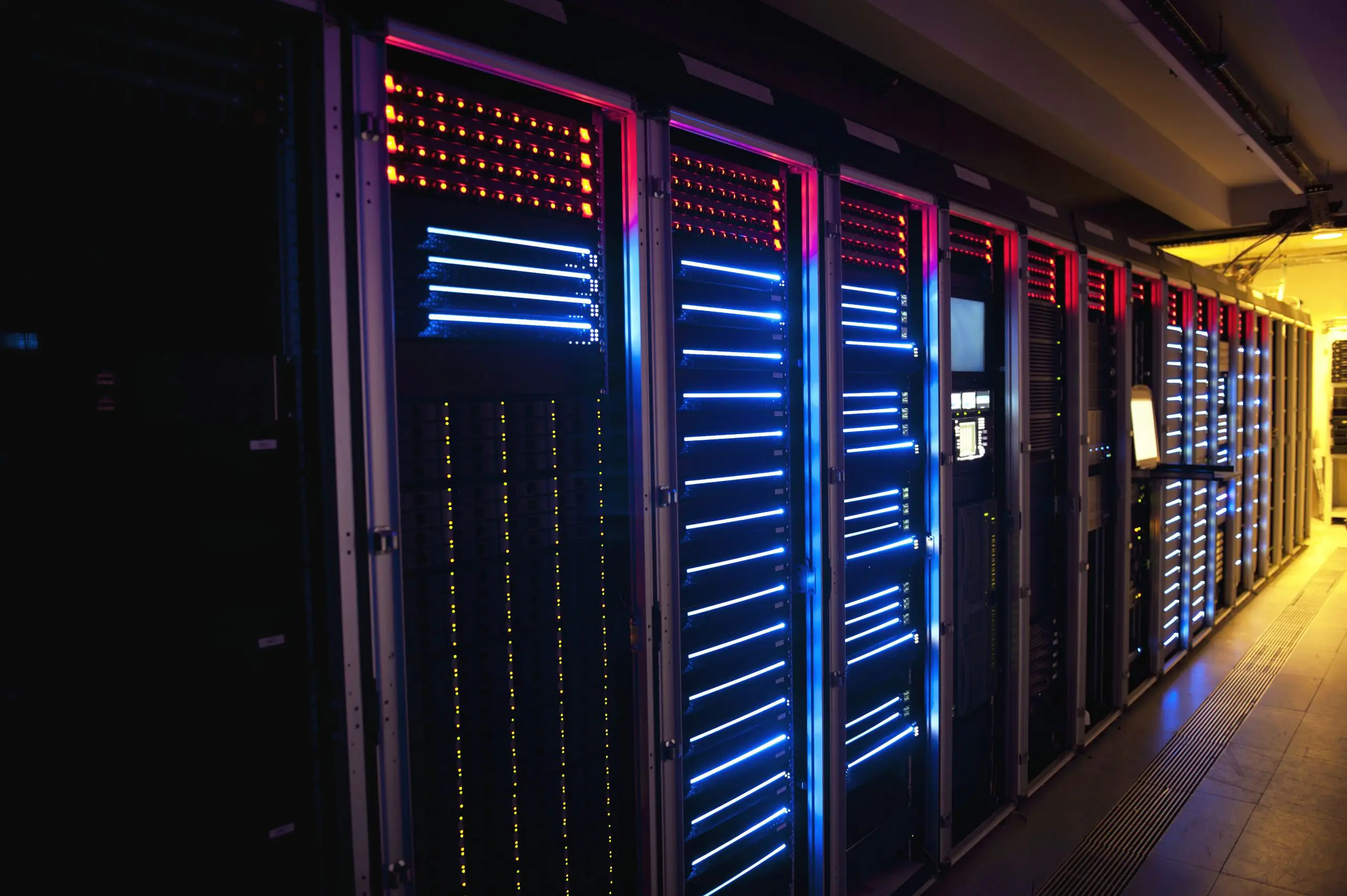 Суперкомп'ютер для метеопрогнозів. Фото: Greelane